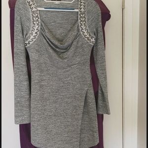 I am selling a beautiful light grey tunic from Ven